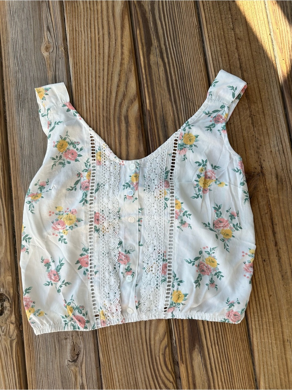 Derek Heart White Floral Lace-Front Cropped Camisole with Pink & Yellow Roses